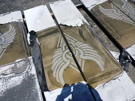 زیبایی و برندینگ درب آسانسور با سندبلاست