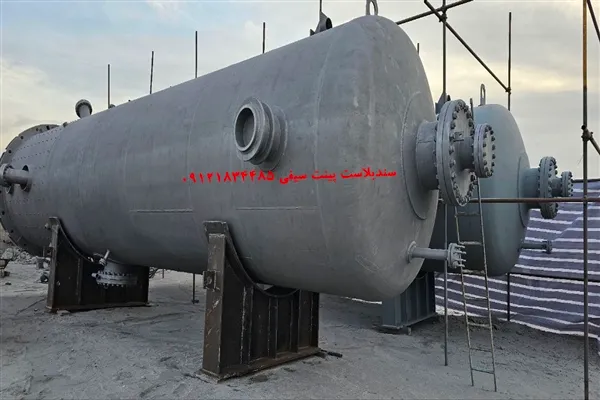 اجرای سندبلاست و رنگ آمیزی اپوکسی و فنول برای مخزن راکتور در صنعت نفت ایران